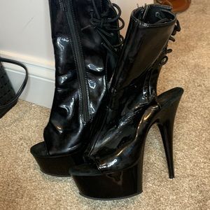 Black pole dancing shoes